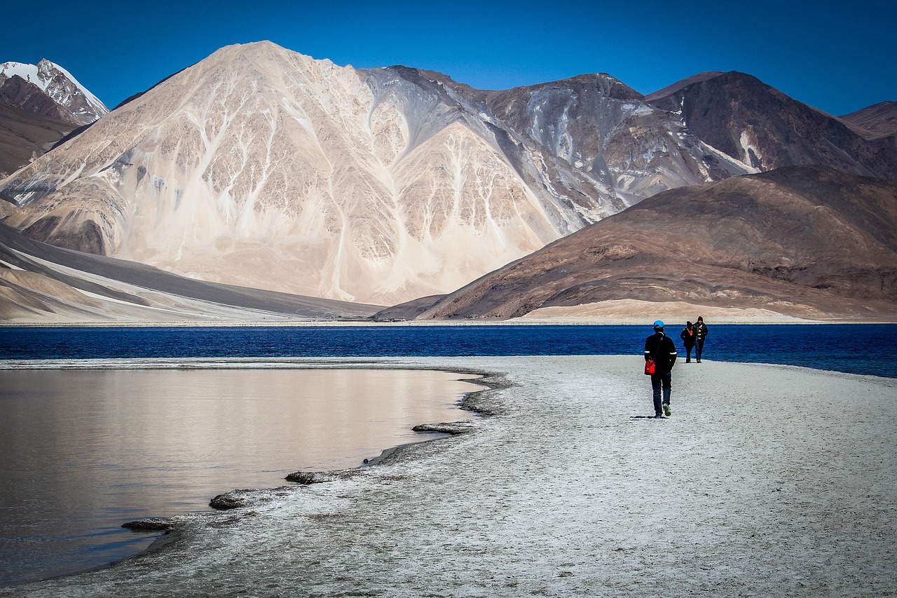 Scenic views of a lake in Ladakh with crystal clear water and radiant sky.