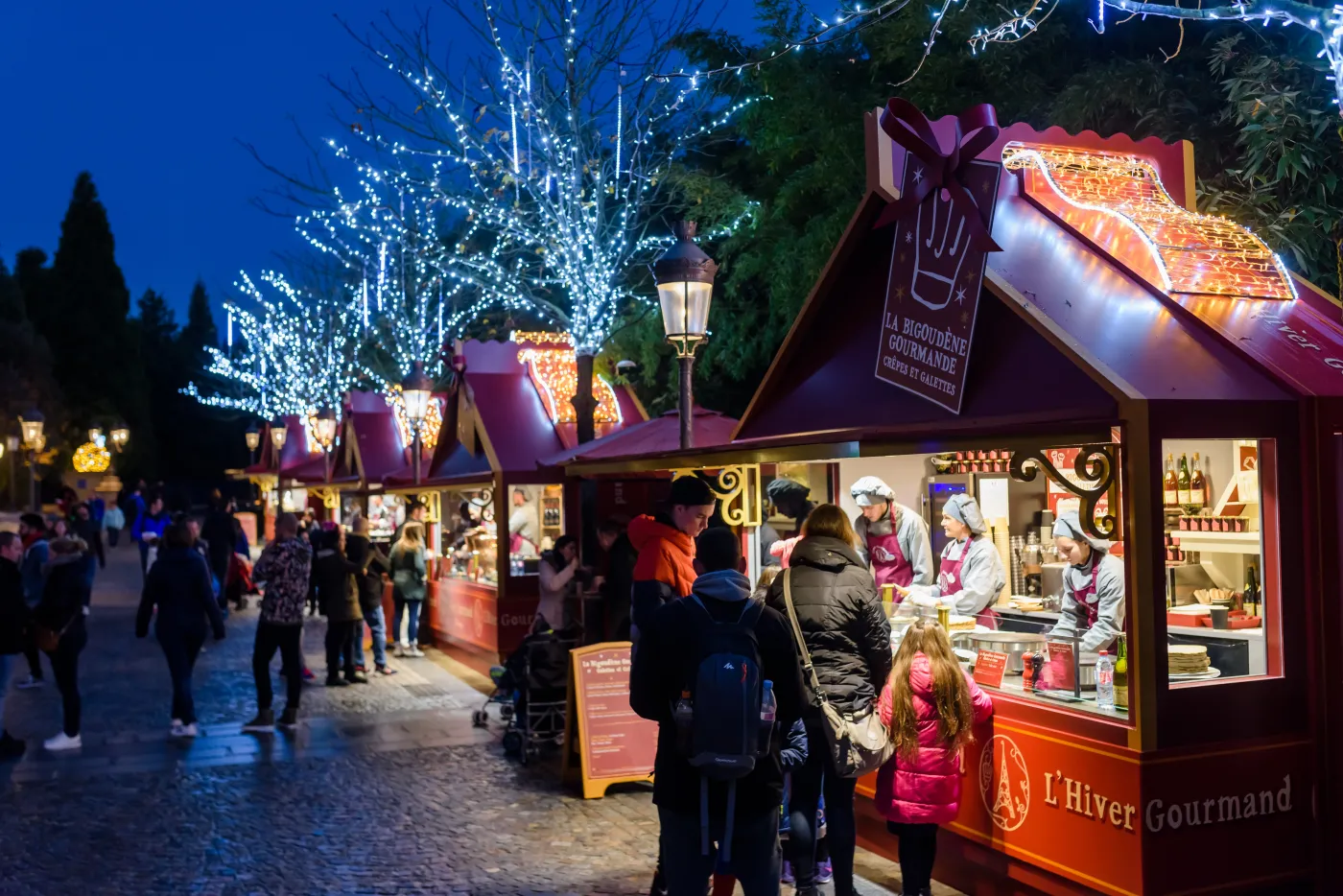 image of people roaming around in winter food festival.