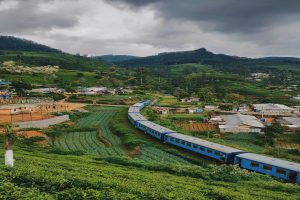 scenic train route in Sri Lanka